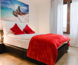 Luxury flat between Cologne and Bonn, shuttle from/to airport, trade fair, train station and Phantasy Land Bruhl
