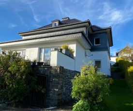 Ferienhaus Glückswerkstatt zentrale Lage, mit 3 Schlafzimmern Garage und Garten