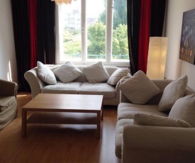 Comfortable Apartment Close to U-Bahn and City