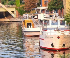 romantisches Hausboot - große Dachterrasse - gratis Bootstour - sehr zentral